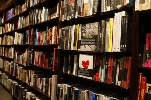bookstore-1315560_640